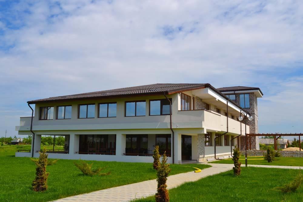 Pensiunea Georgia Lunguletu Экстерьер фото